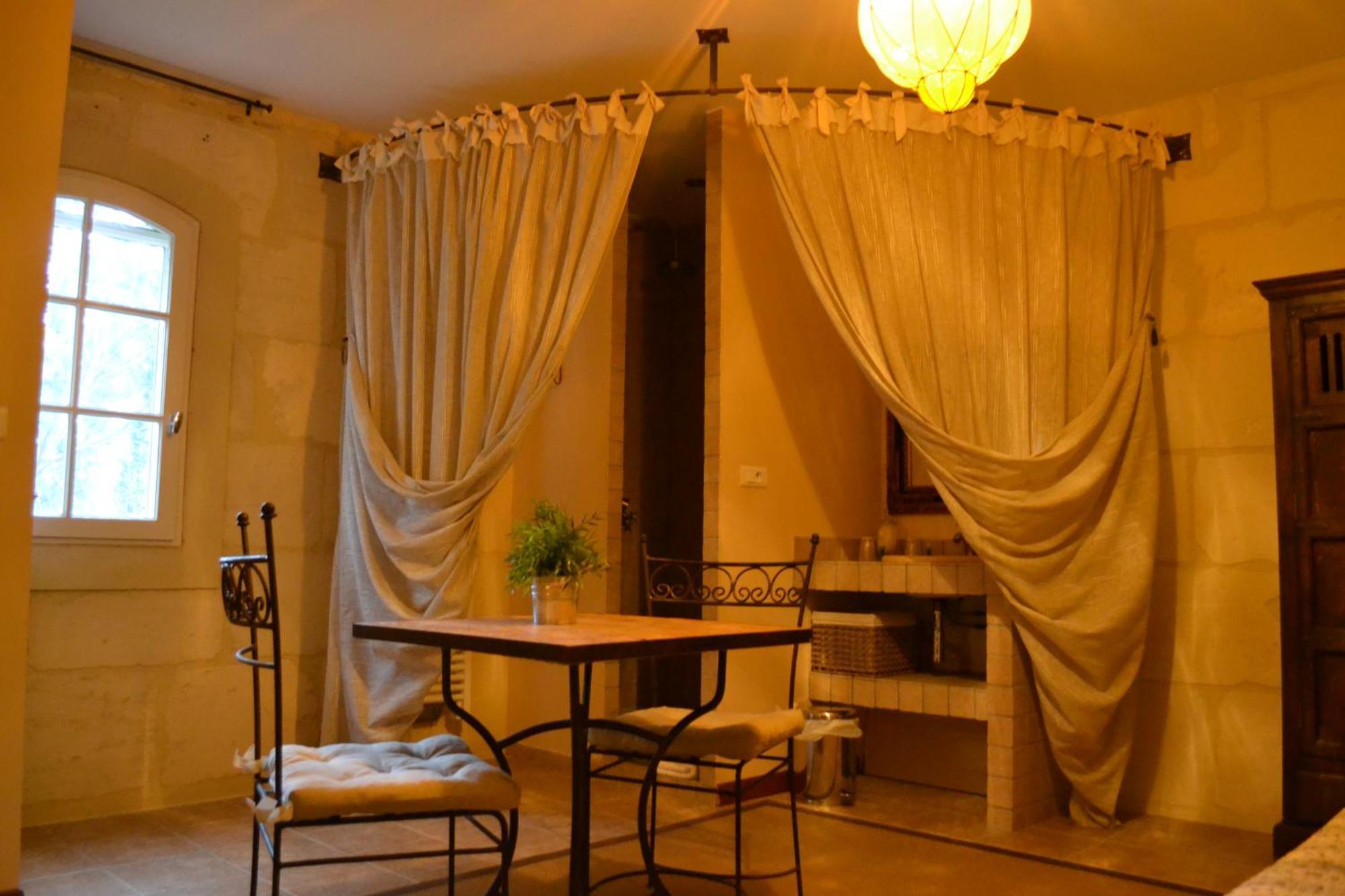 Mas Petit Prince Arles Rom bilde